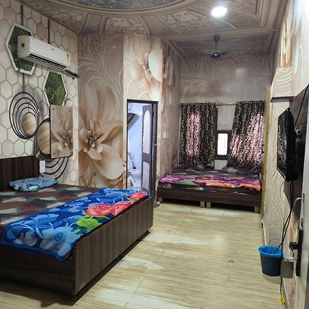 Hotel Jogi Guest House Welcome All Families, Friends, Groups, Couples, Singles Fully Airconditioner, Attach Washrooms, Lift, Wifi, 24 Hours Room Service, Power Backup Амритсар Екстериор снимка