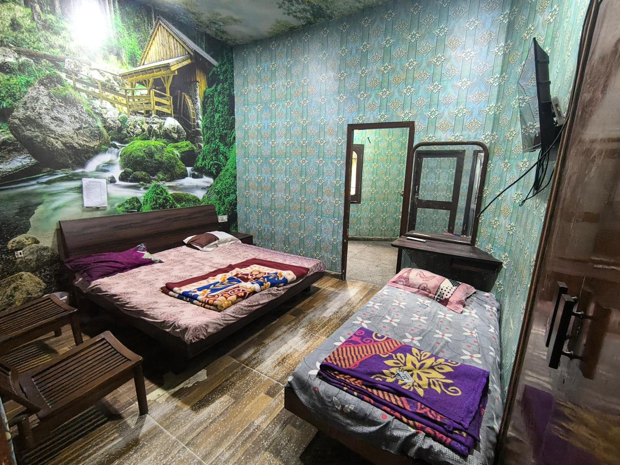 Hotel Jogi Guest House Welcome All Families, Friends, Groups, Couples, Singles Fully Airconditioner, Attach Washrooms, Lift, Wifi, 24 Hours Room Service, Power Backup Амритсар Екстериор снимка