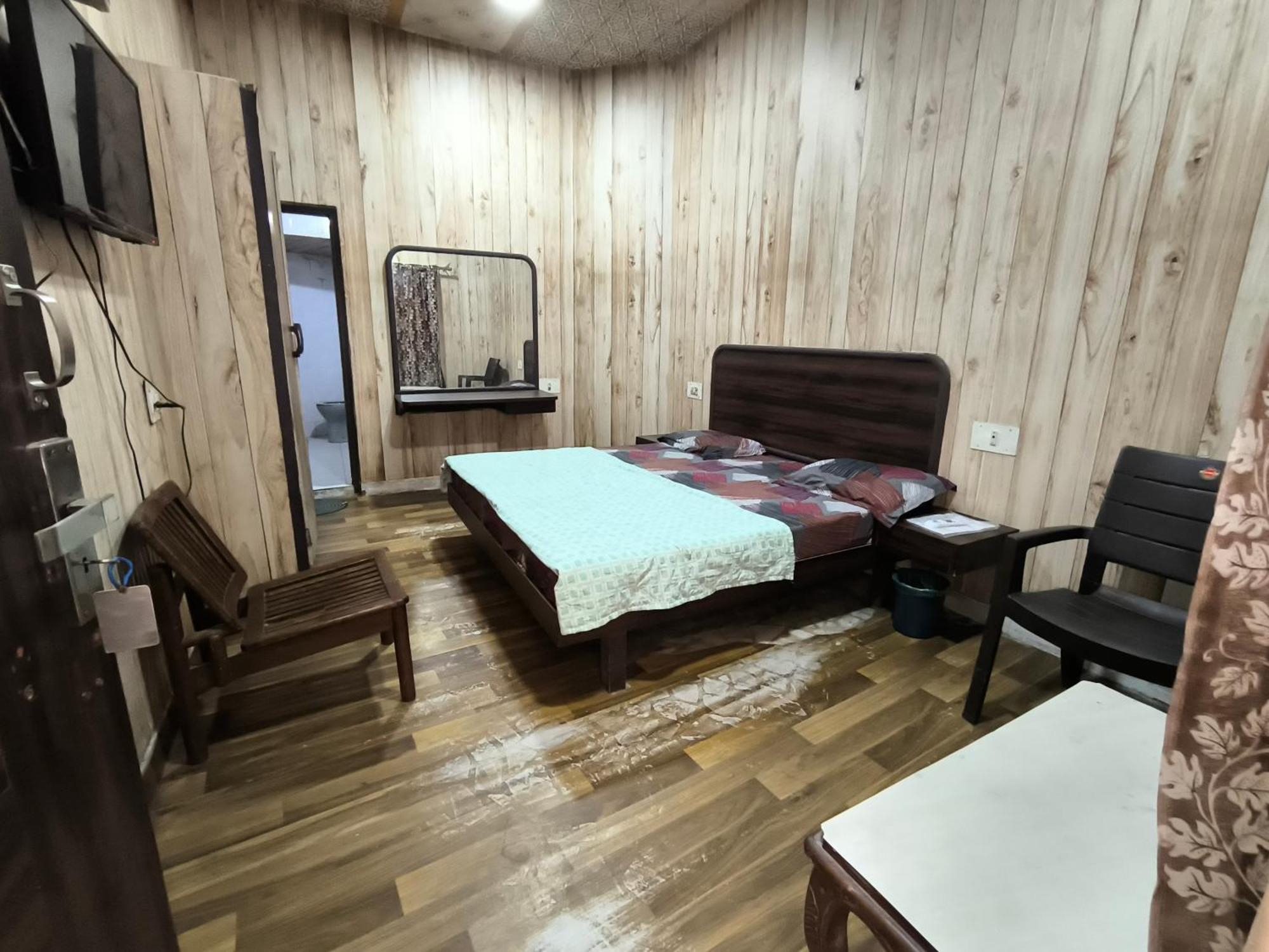 Hotel Jogi Guest House Welcome All Families, Friends, Groups, Couples, Singles Fully Airconditioner, Attach Washrooms, Lift, Wifi, 24 Hours Room Service, Power Backup Амритсар Стая снимка