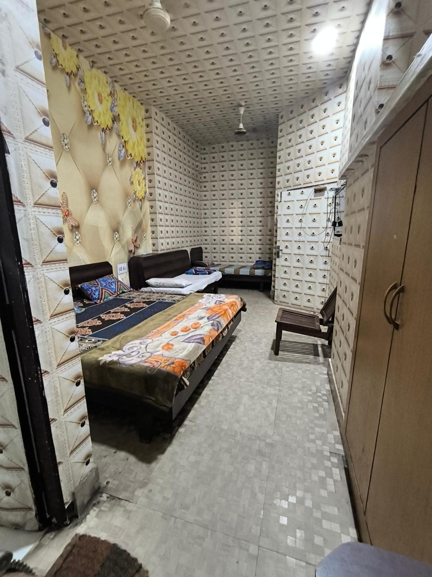 Hotel Jogi Guest House Welcome All Families, Friends, Groups, Couples, Singles Fully Airconditioner, Attach Washrooms, Lift, Wifi, 24 Hours Room Service, Power Backup Амритсар Стая снимка